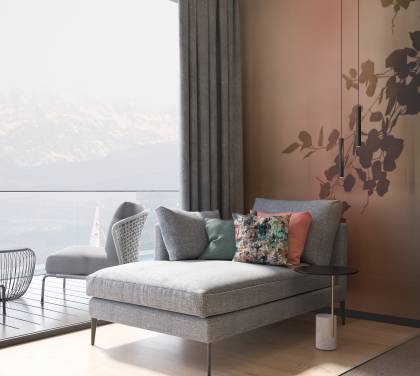 Innenansicht Doppelzimmer mit Lounge und Balkon
